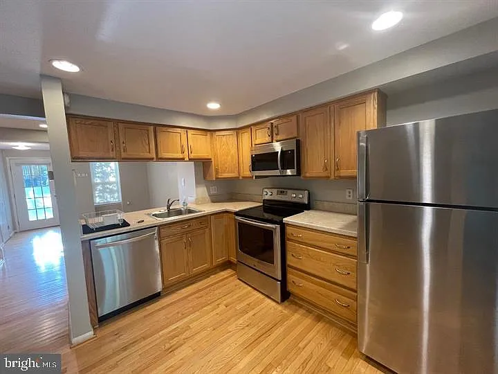 2 bed, 2.0 bath, 919 sqft, $2,600 — Photo 4