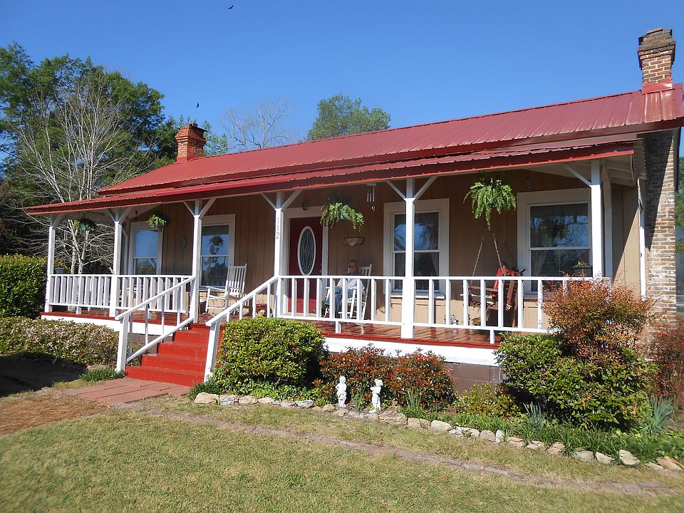 Front view of home