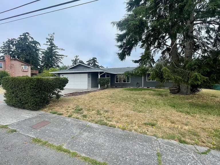 580 SW 3rd Ave — Photo 3