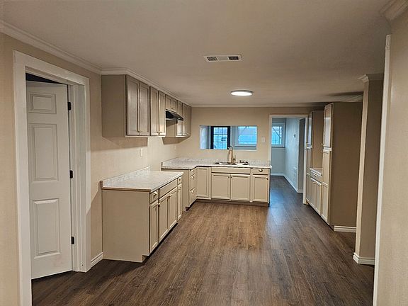 3rd image of 319 N Oak St