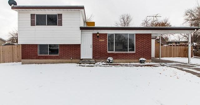 1st image of 3223 W Meadow Wood Way