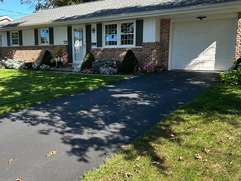 341 Jackie Ave — Photo 2