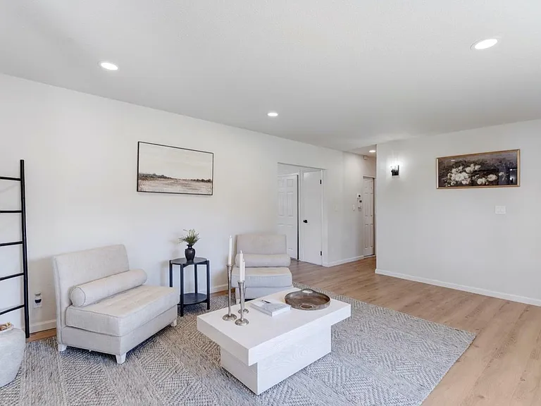 8425 Thornton Ave — Photo 6