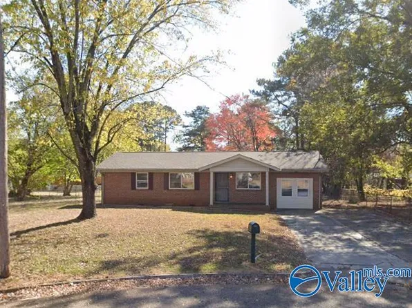 4802 Avondale Cir NW, Huntsville, AL 35810