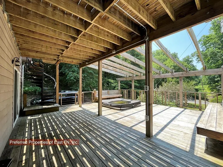 709 Brown Mountain Rd — Photo 20