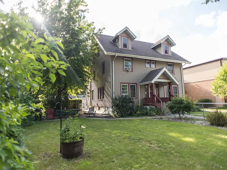 1240 Broadway N #2 — Photo 1