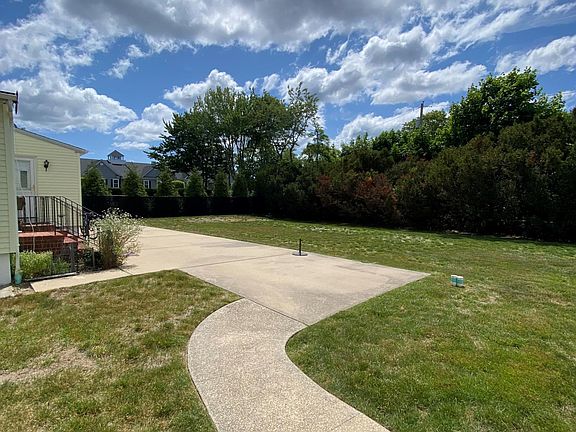 3rd image of 60 Schmeelk Pl