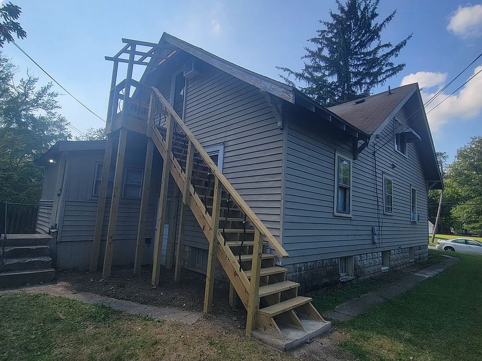 1st image of 915 High St #1/2