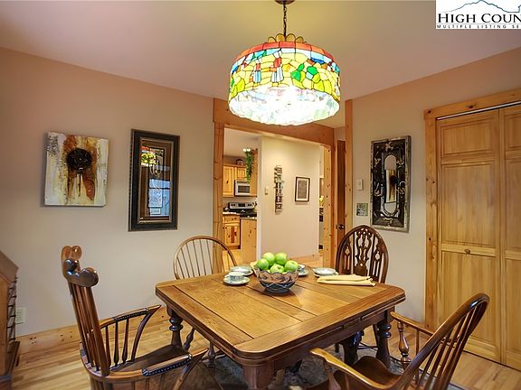 5th image of 167 Rhododendron Drive