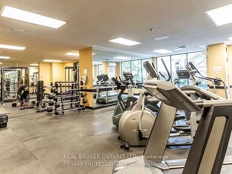633 Bay St #2021 — Photo 23
