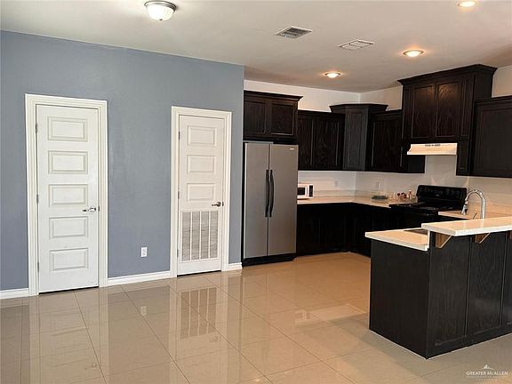 4th image of 1203 Whiteoak Dr