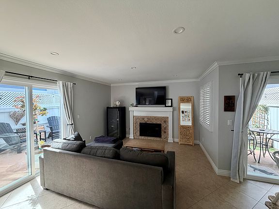 4th image of 350 Avocado St APT G1