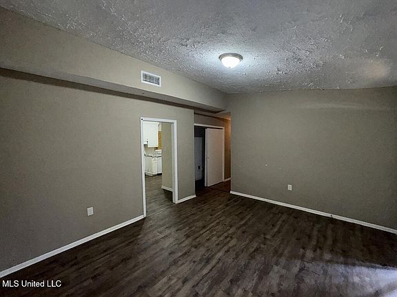 3rd image of 3320 Ridgeland Dr