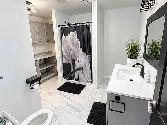 3rd image of 706 Brett Cabel Rd