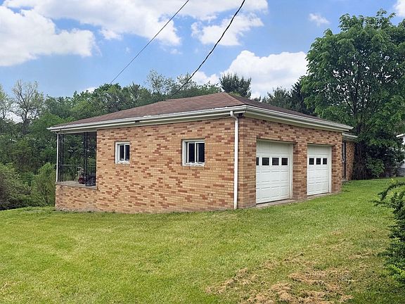 3rd image of 1010 Betty Zane Rd.