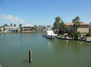 49 Blue Heron Dr, Rockport, TX 78382