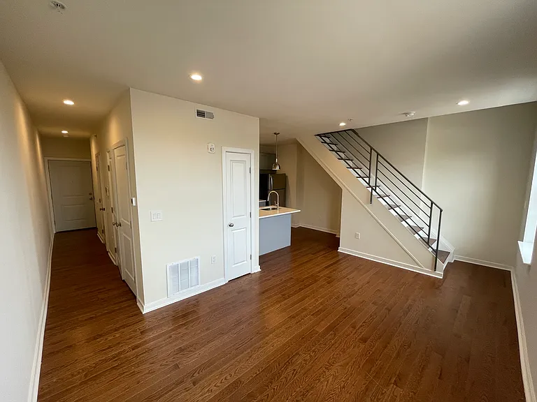 507 S 9th St #302 — Photo 6