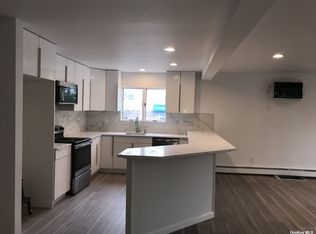 87 Manorhaven Blvd, Pt Washington, NY 11050