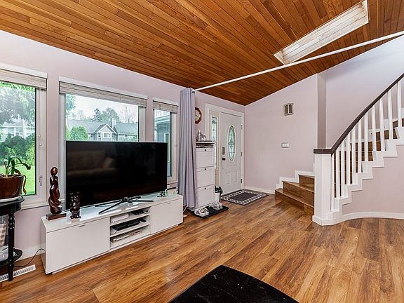 3rd image of 1136 Lansdowne Dr