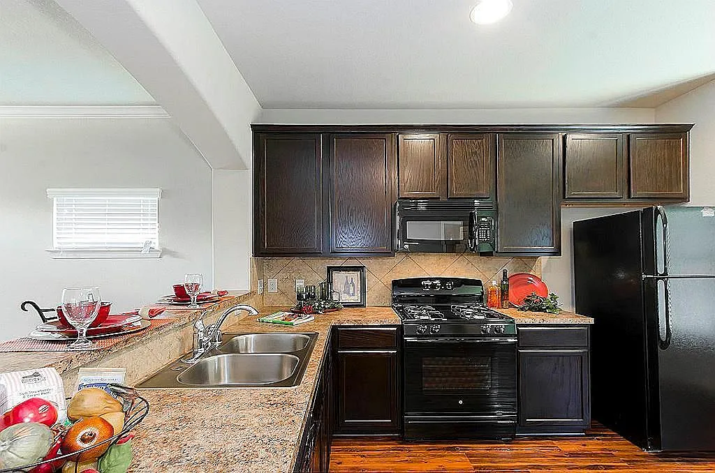 3 bed, 2.5 bath, 1308 sqft, $1,449 — Photo 4