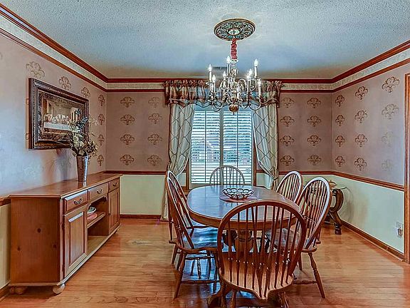 4th image of 8899 Woodmark Dr