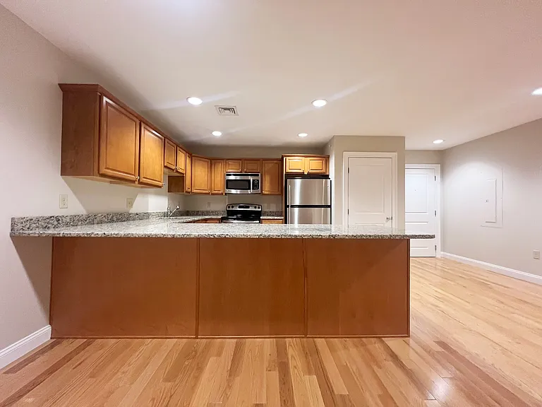 18 Needham St #105 — Photo 5