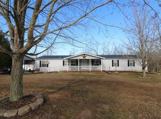 65 Shamrock Ln, Bourbon, MO 65441