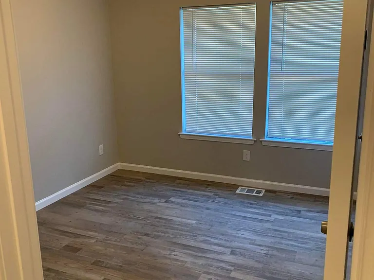 442 E Burgess Rd — Photo 7