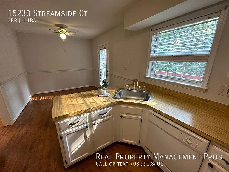15230 Streamside Ct — Photo 9