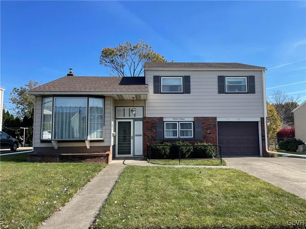 1916 Woodmont Dr, Bethlehem, PA 18018