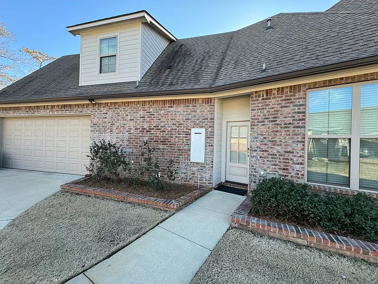 470 Long Acre Dr — Photo 3