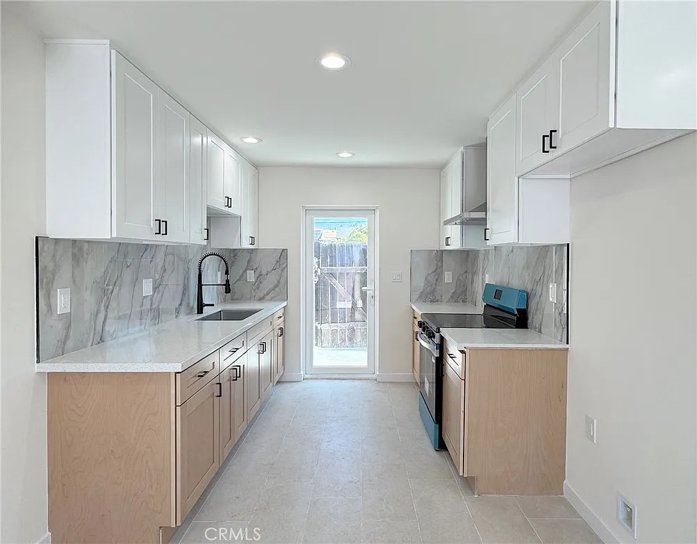 2 bed, 775 sqft, $2,350 — Photo 1