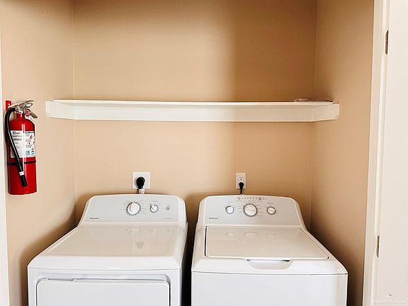 4th image of 2918 W Driftwood St #1