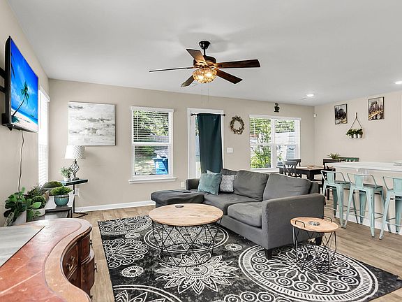 4th image of 284 Spencer Cir