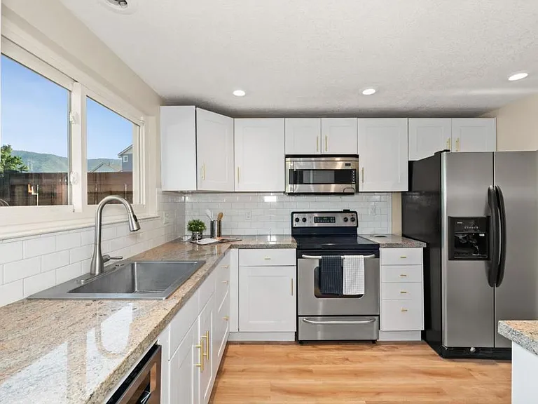 1545 Camden Village Cir — Photo 18