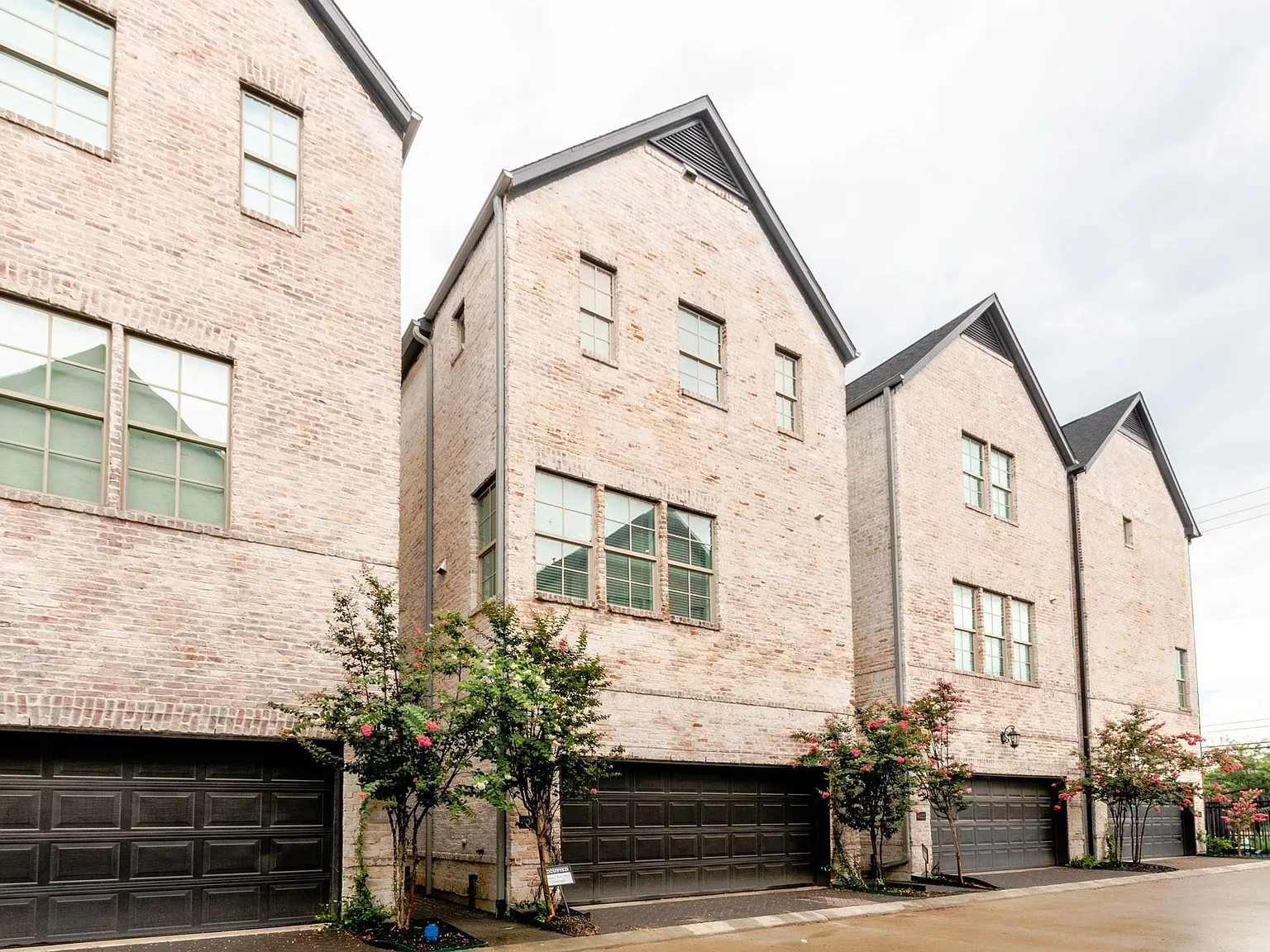 3 bed, 3.5 bath, 2168 sqft, $2,745 — Photo 1