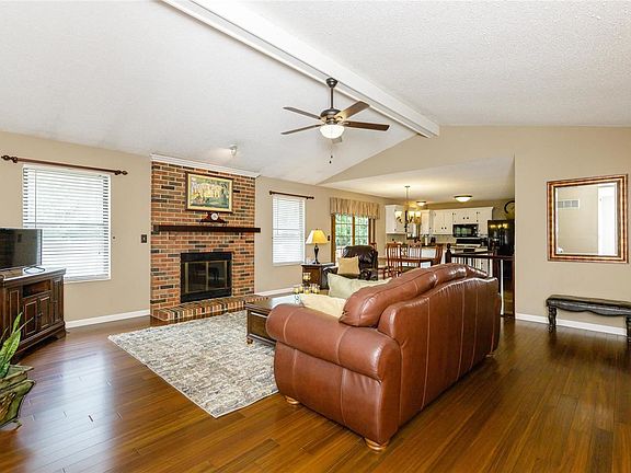 2nd image of 919 Harbor Oaks Ct