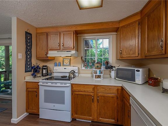 3rd image of 952 Oakbrooke Dr