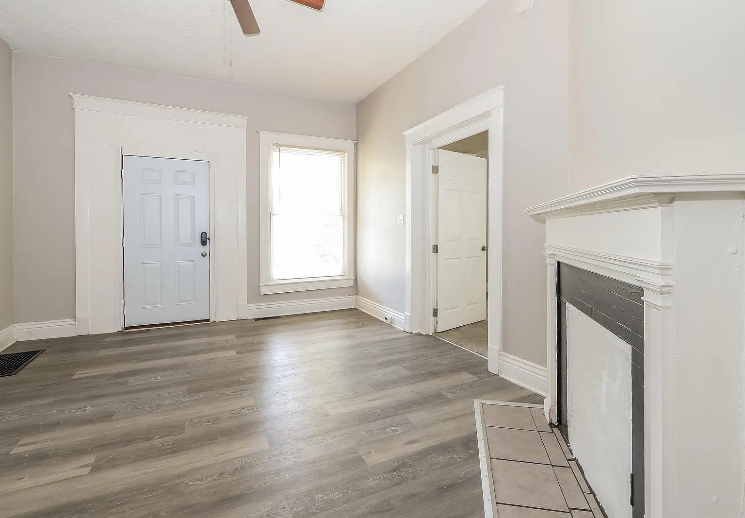 3 bed, 1.0 bath, 1330 sqft, $990 — Photo 4