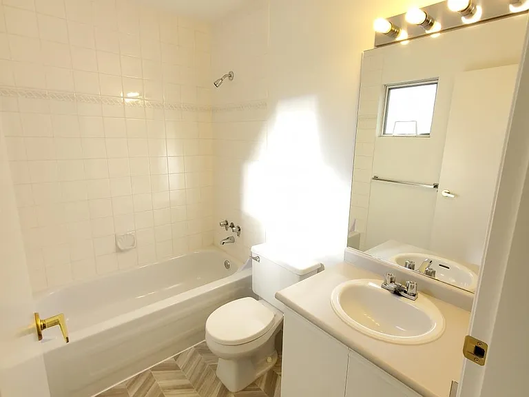 2211 No 4 Rd #138 — Photo 8