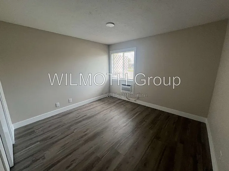 939 W McKay Rd — Photo 9