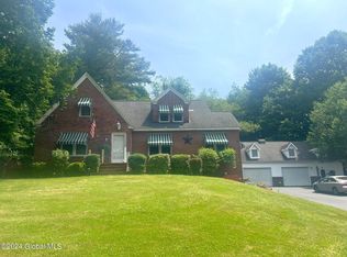 8 Chester Ct, Troy, NY 12182