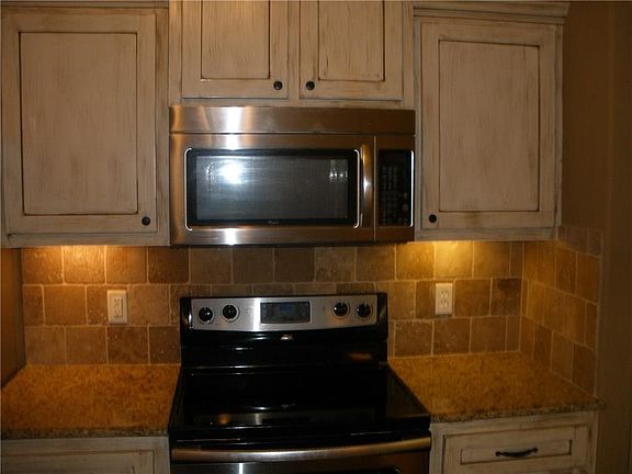 5th image of 404 SW 173rd St