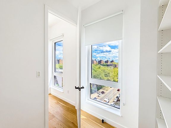 5th image of 11-14 35th Ave #823
