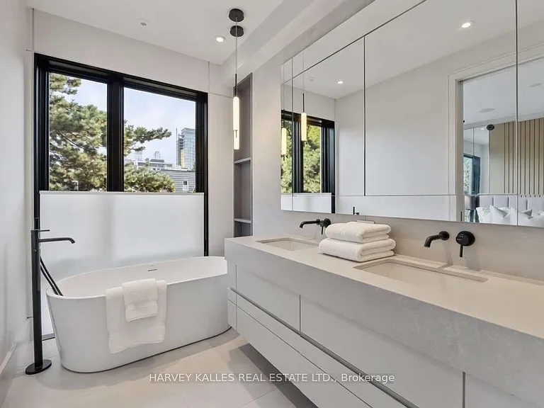 43 Summerhill Ave — Photo 22
