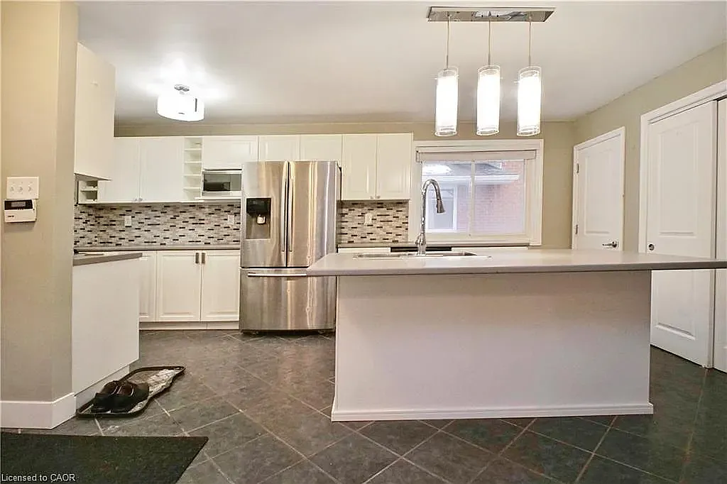 Building Photo - 61 Bosworth Cres #A