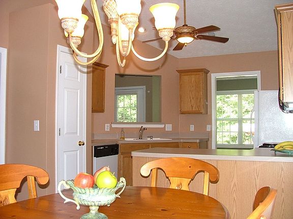kitchen, vaulted ceilings