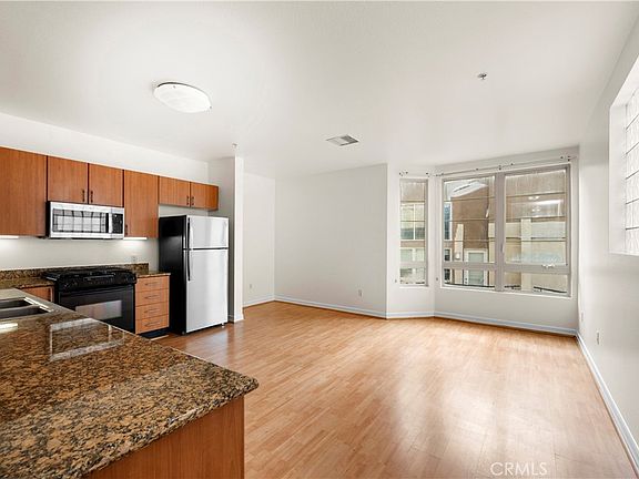 3rd image of 1465 C St Unit 3511