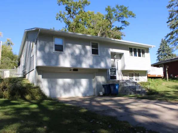 411 Holland St, Le Claire, IA 52753