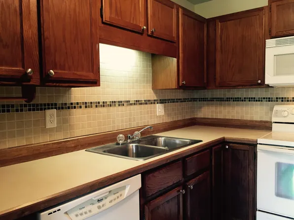 7624 157th St W APT 102, Apple Valley, MN 55124